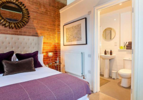 Betts (Private Ensuite room) at Bicester Heritage